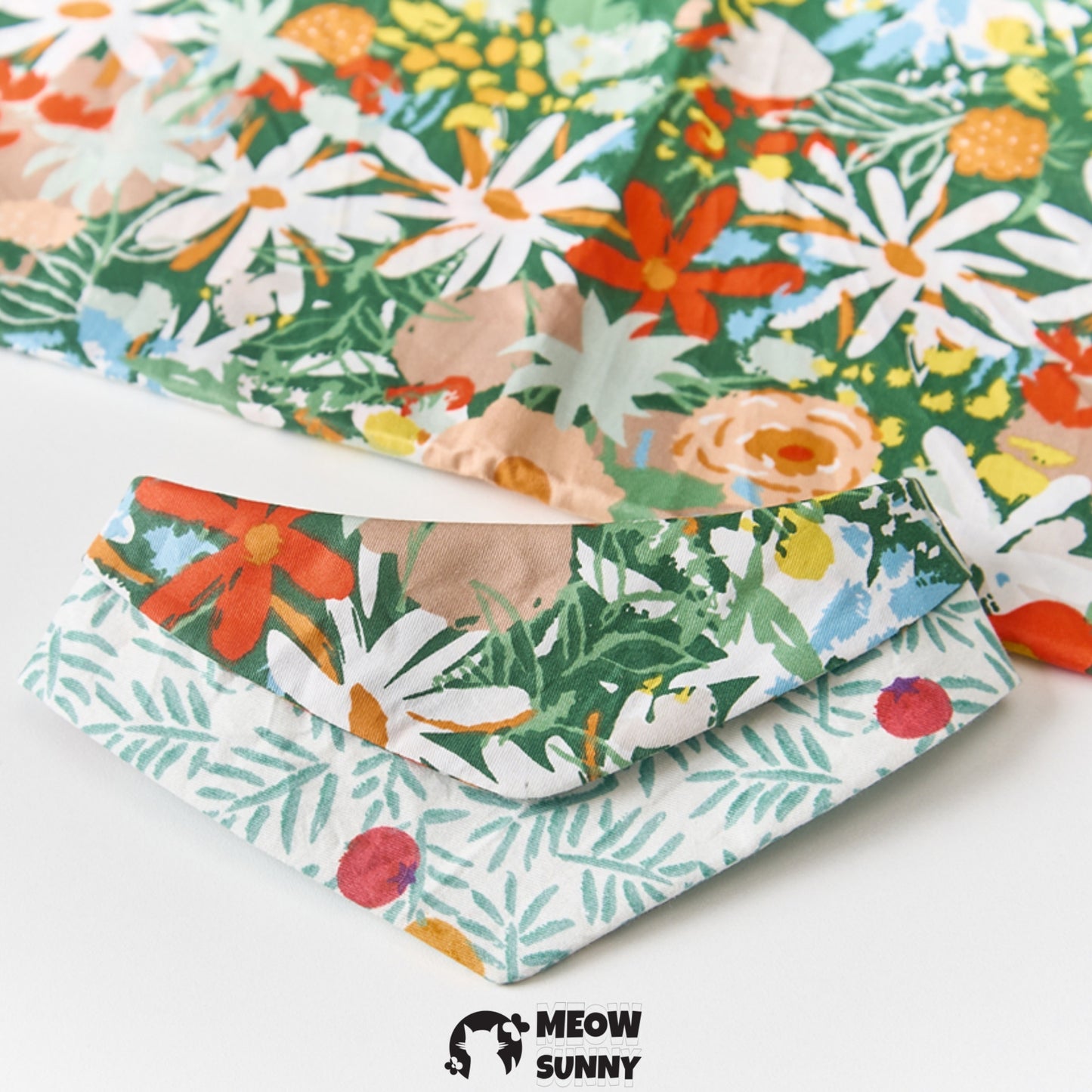 Daisy Print Green Pet Cat & Dog Triangular Bibs