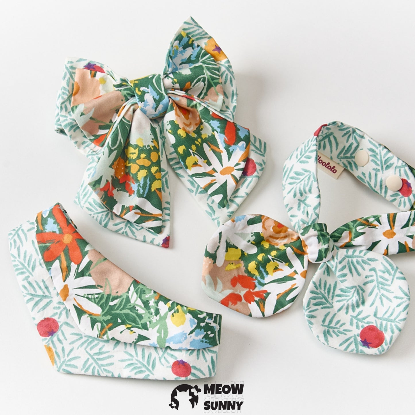 Daisy Print Green Pet Cat & Dog Triangular Bibs