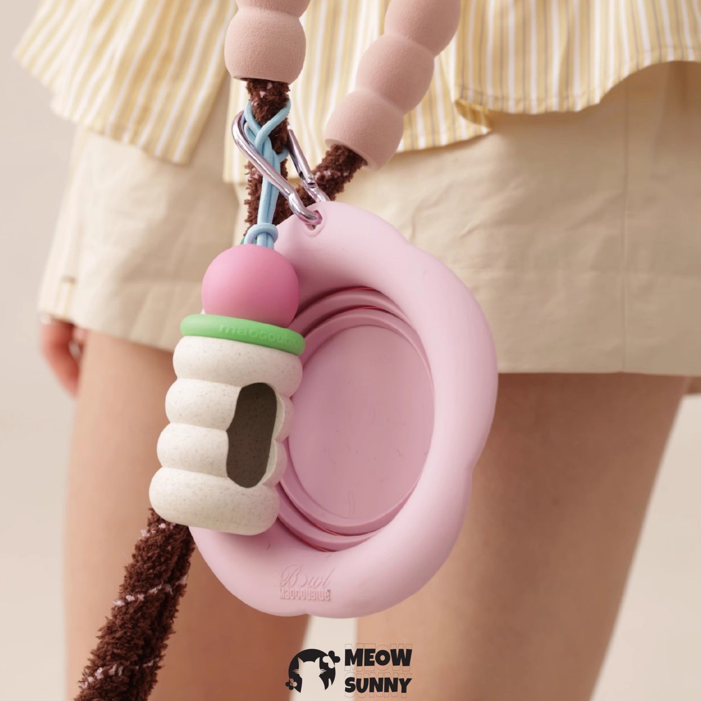 Pet Poop Bag Dispenser for Leash (Includes One Roll)