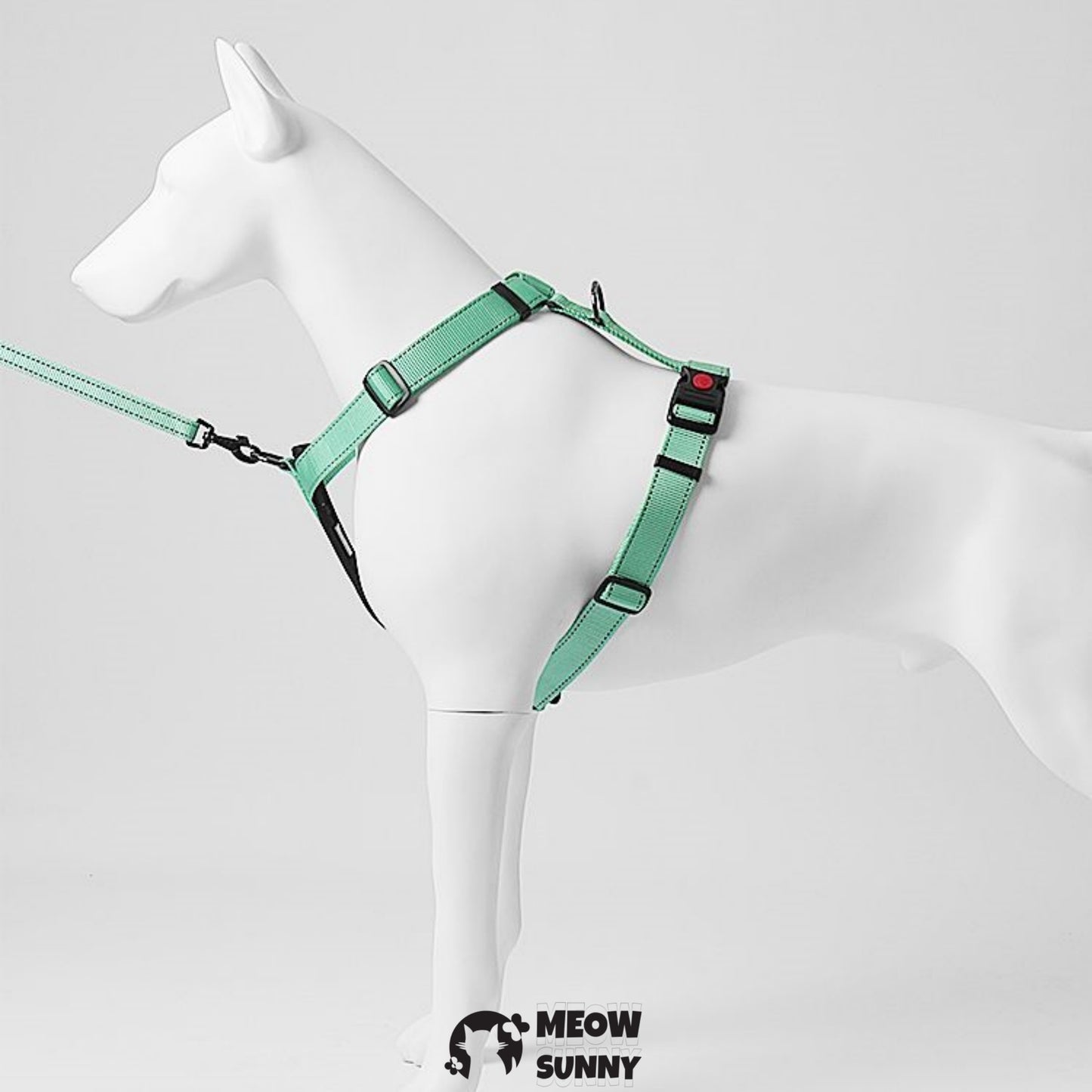 Front-Clip Dog Harness, Medium: 27 to 32-cm chest,4 in 1 Harness & Leash & Cruise Light