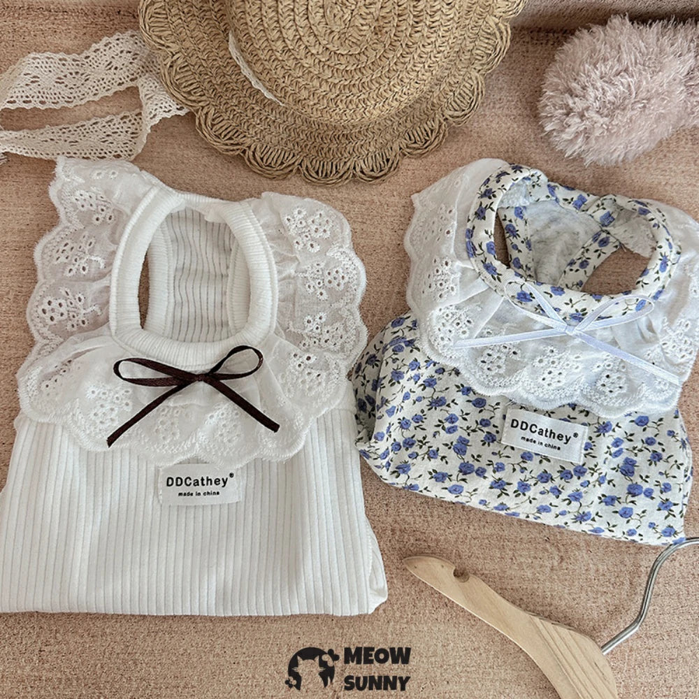 Dog dress with bow and cute floral pattern, suitable for small dogs