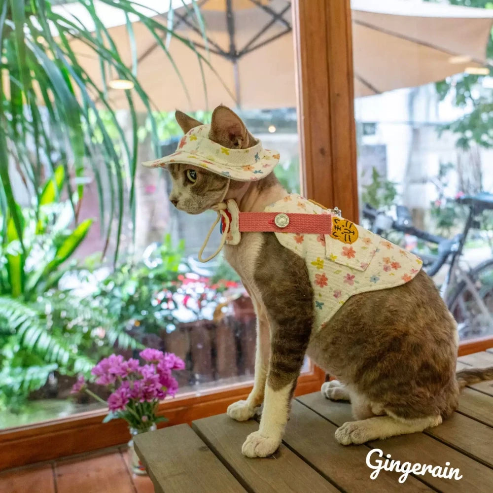 White floral cartoon patch cat chest strap set with hat