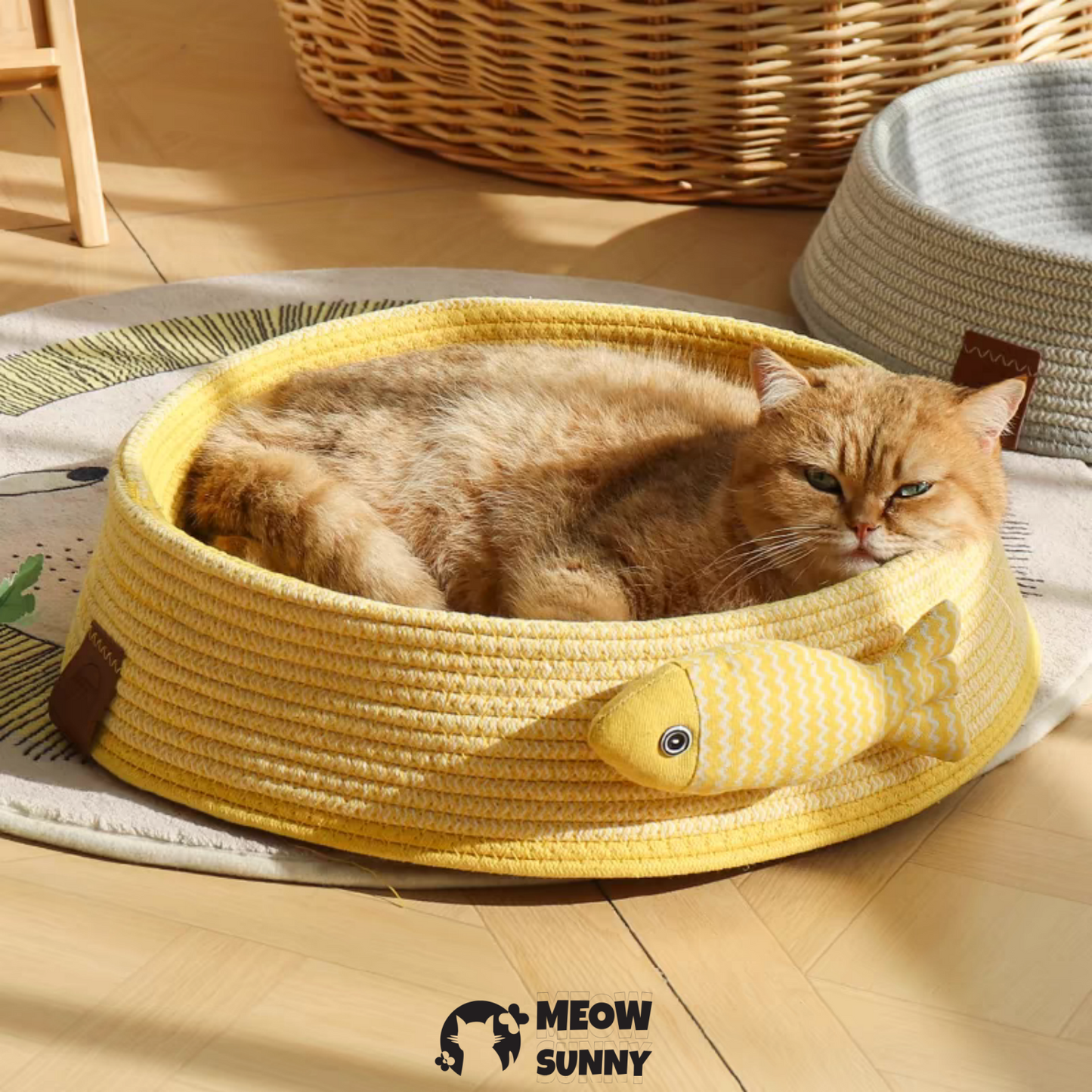 Woven Warm Round bolster Mat Small Cat Bed with Small Fish Toy