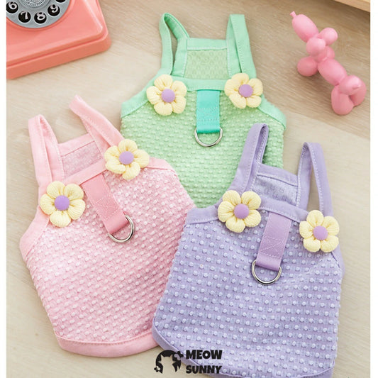 Cute dog clothes, solid color vest with daisy decoration