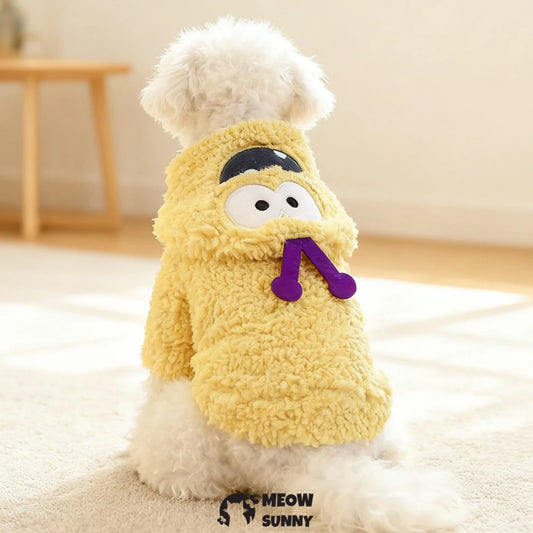 Dog clothes, pet winter wear, leash-attachable lamb fleece hoodie, cute and warm.