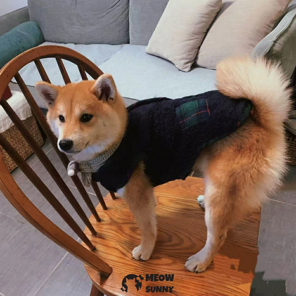 Pet clothes for dogs: Fleece warm jacket for medium-sized dogs with Santa Claus decoration.