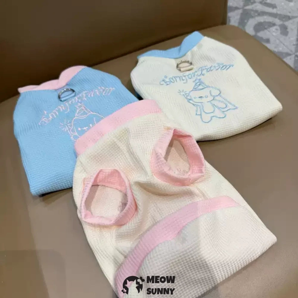 Thin pet dog clothes, vest for small dogs to prevent shedding.