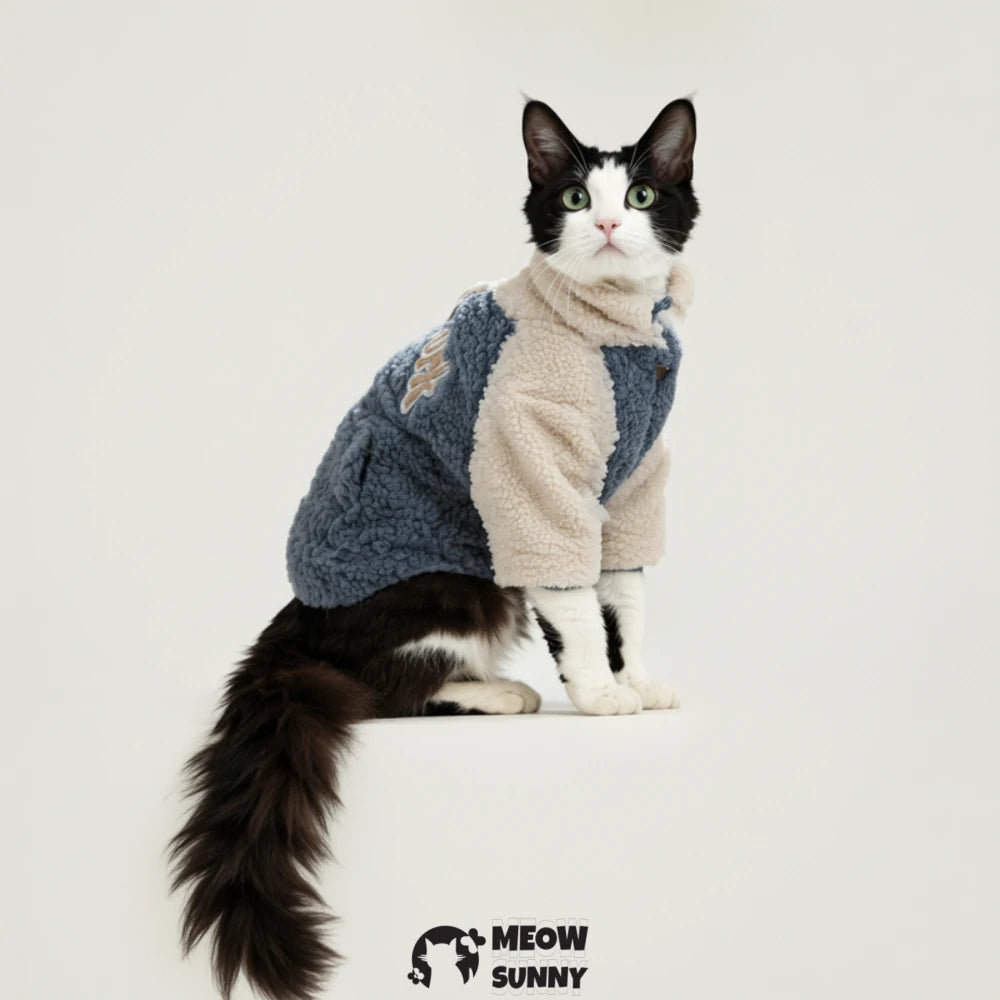 Warm, fleece-lined, and thickened cotton hoodie for cats, with a leash attachment.
