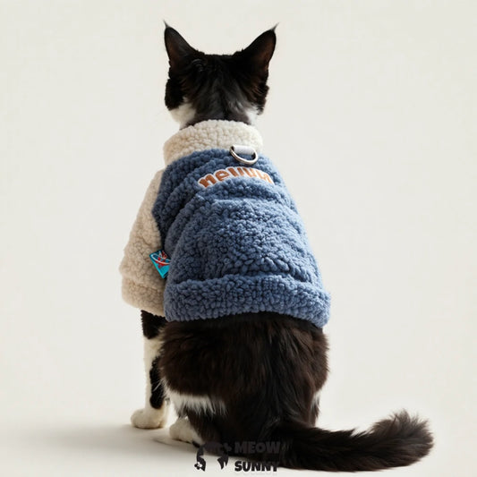 Warm, fleece-lined, and thickened cotton hoodie for cats, with a leash attachment.